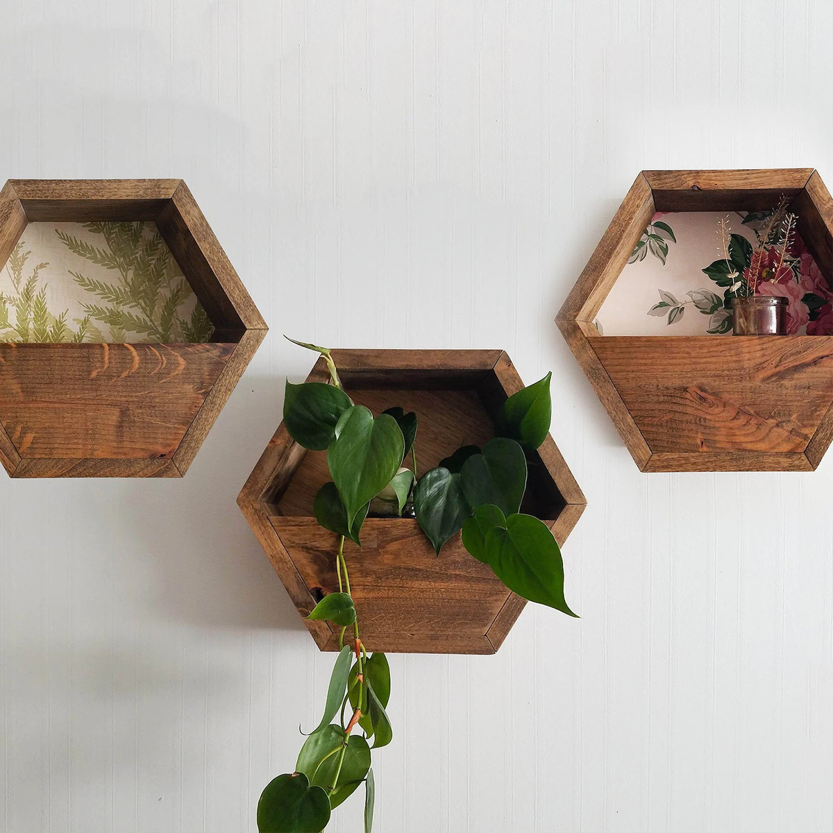 Raft hexagonal de perete din lemn, decor boho pentru plante și obiecte mici